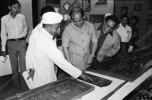 SENI KHAT
