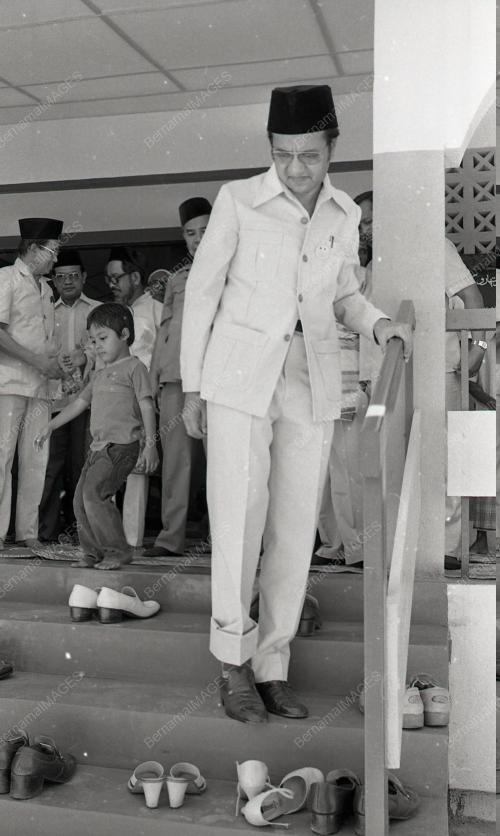 DR. MAHATHIR MOHAMAD
