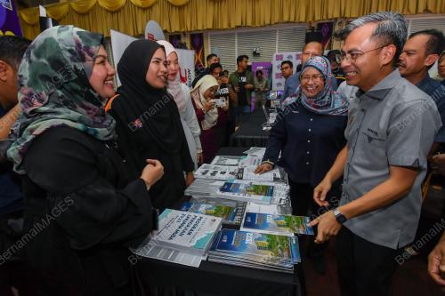 AHMAD FAHMI MOHAMED FADZIL