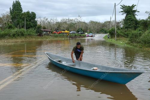 TINJAUAN BANJIR KAMPUNG TERSANG
