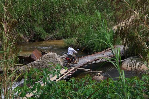 JAMBATAN SEMENTARA POS BALAR
