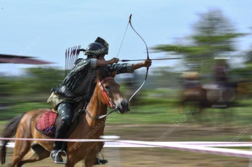 MEMANAH BERKUDA