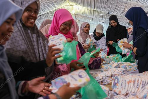 BANTUAN MANGSA BANJIR