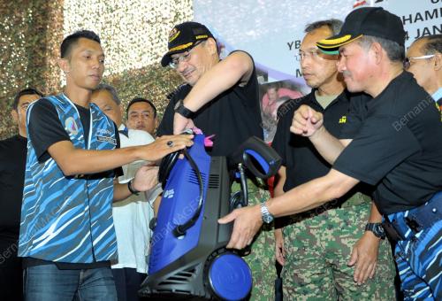 KB17_04012015_BANJIR_1MINDEF