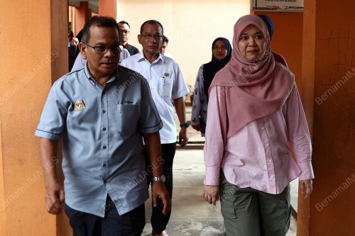 FADHLINA SIDEK