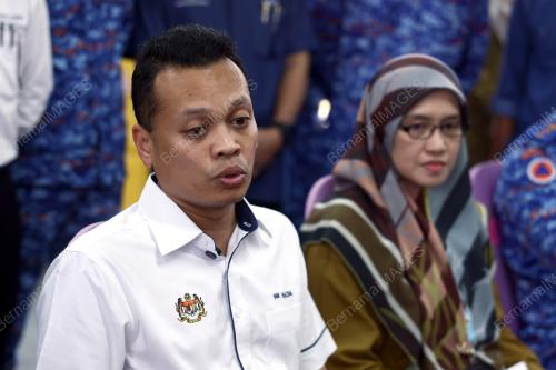 NIK NAZMI NIK AHMAD