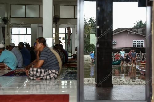TINJAUAN SOLAT JUMAAT DI MASJID SIMPANGAN