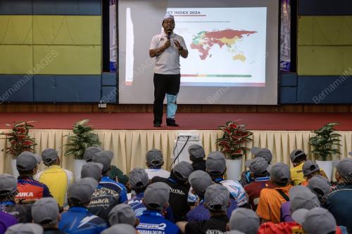 DR ZULKIFLI HASSAN