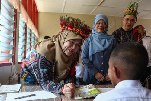 FADHLINA SIDEK