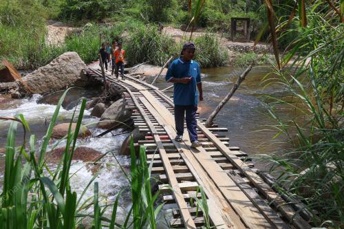 JAMBATAN SEMENTARA POS BALAR