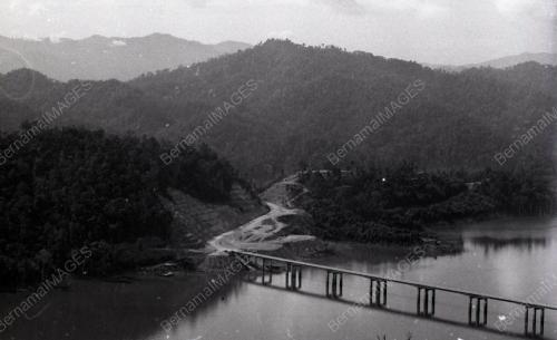 LEBUHRAYA TIMUR BARAT