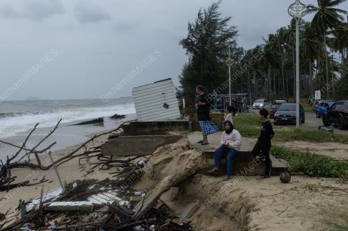 TINJAUAN HAKISAN PANTAI