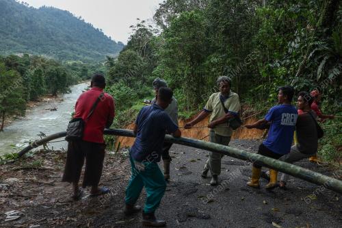 TINJAUAN TANAH RUNTUH DI KAMPUNG LATA JANGGUT SEBERANG