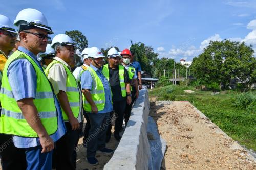 DATUK SERI ALEXENDER NANTA LINGI LAWAT
