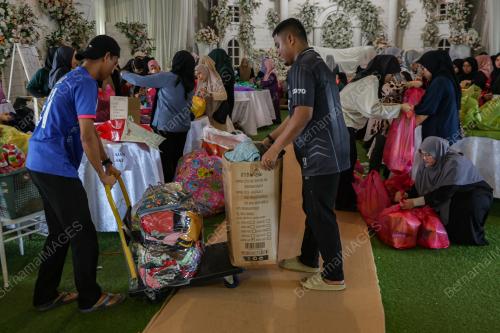 BANTUAN MANGSA BANJIR