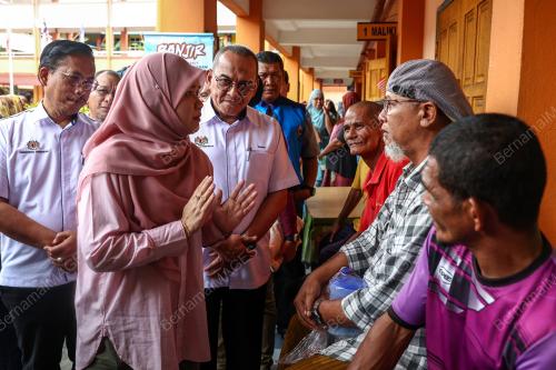 FADHLINA SIDEK