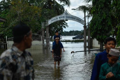 TINJAUAN SOLAT JUMAAT DI MASJID SIMPANGAN