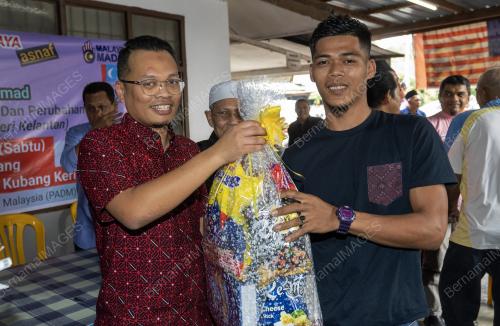 NIK NAZMI NIK AHMAD