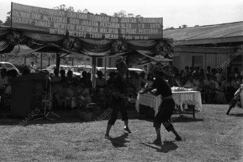 DATO SHARIFF MELAWAT TANAH MERAH