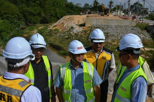 DATUK SERI ALEXENDER NANTA LINGI LAWAT