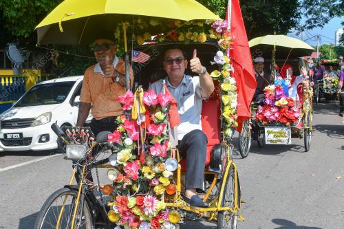 NIK KAMARUZAMAN NIK HUSIN