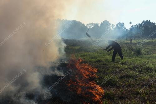 ANGGOTA BOMBA DAN PENYELAMAT