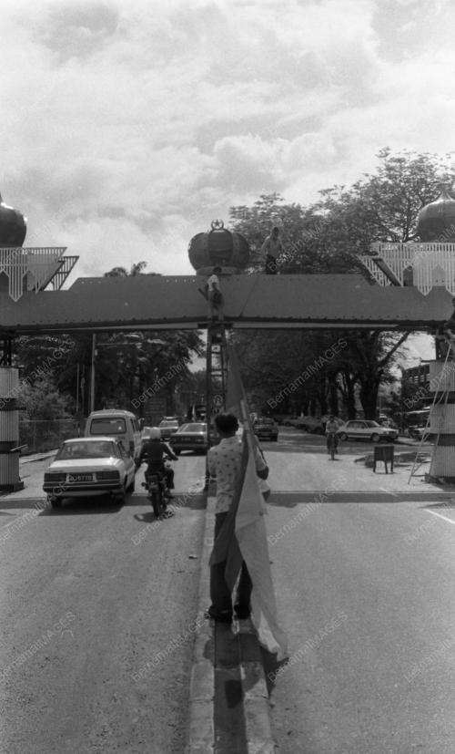 KB20_09032015_PINTU_GERBANG