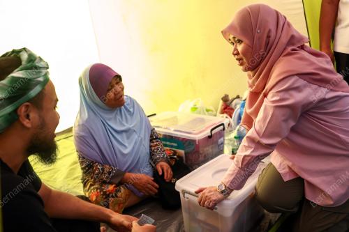 FADHLINA SIDEK