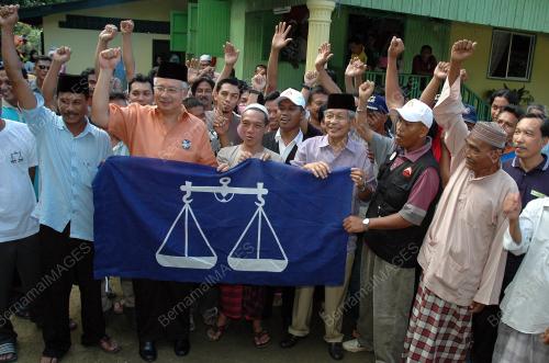 KB07_021205_NAJIB