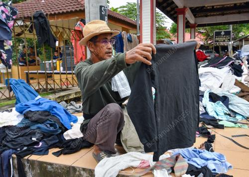 PAKAIAN TERPAKAI UNTUK MANGSA BANJIR