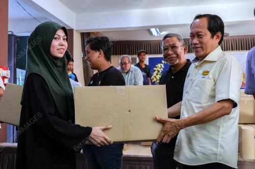 DATUK SERI AHMAD MASLAN
