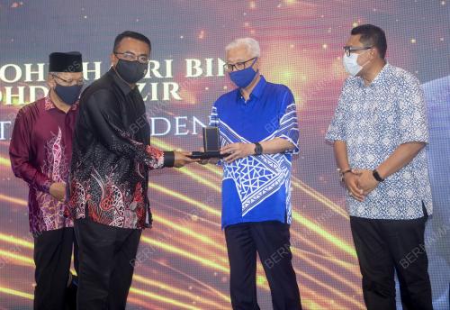 DATUK SERI ISMAIL SABRI YAAKOB
