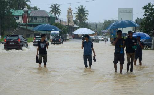 TINJAUAN BANJIR DI TANAH MERAH