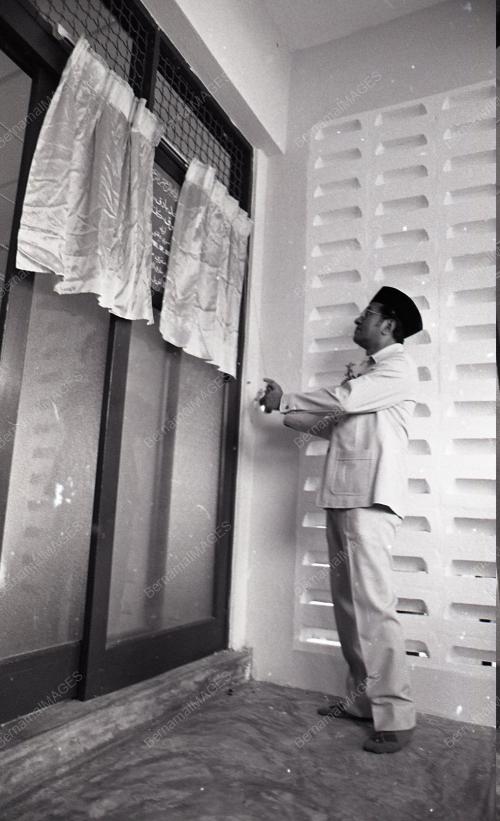 DR. MAHATHIR MOHAMAD