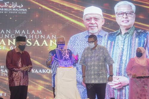 DATUK SERI ISMAIL SABRI YAAKOB