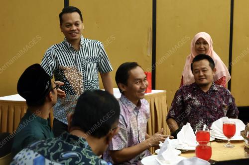 NIK NAZMI NIK AHMAD