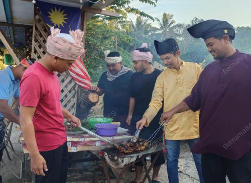 BERBUKA ERA 70AN