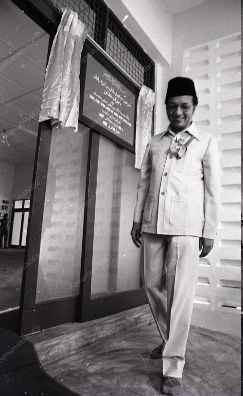 DR. MAHATHIR MOHAMAD