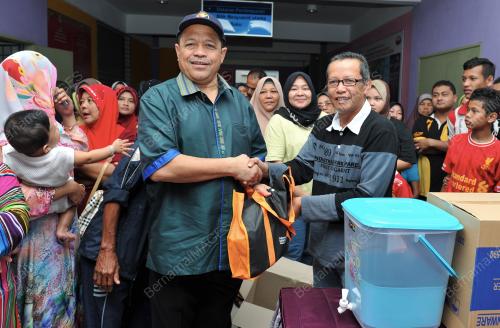 KB25_22122014_BANTUAN_BANJIR