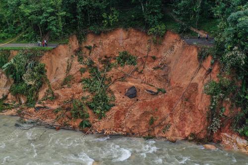 TINJAUAN TANAH RUNTUH DI KAMPUNG LATA JANGGUT SEBERANG