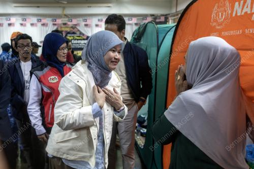 FADHLINA SIDEK