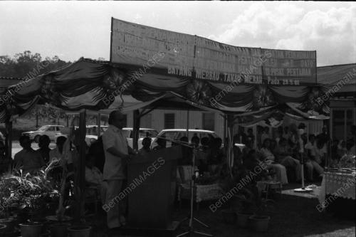 DATO SHARIFF MELAWAT TANAH MERAH