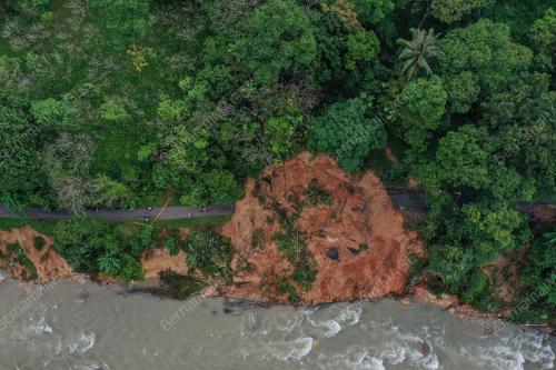 TINJAUAN TANAH RUNTUH DI KAMPUNG LATA JANGGUT SEBERANG