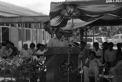 DATO SHARIFF MELAWAT TANAH MERAH