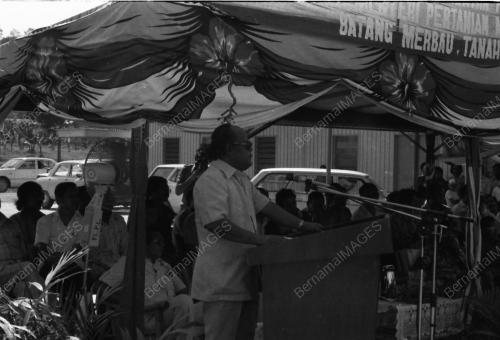 DATO SHARIFF MELAWAT TANAH MERAH