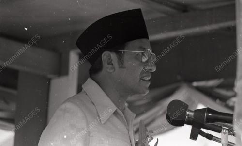 DR. MAHATHIR MOHAMAD