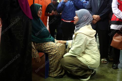 FADHLINA SIDEK
