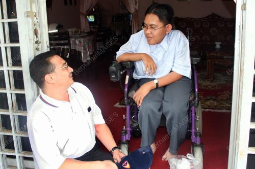 DATUK SERI HISHAMUDDIN TUN HUSSEIN