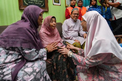DATUK SERI DR WAN AZIZAH WAN ISMAIL