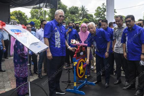 DATUK SERI ISMAIL SABRI YAAKOB